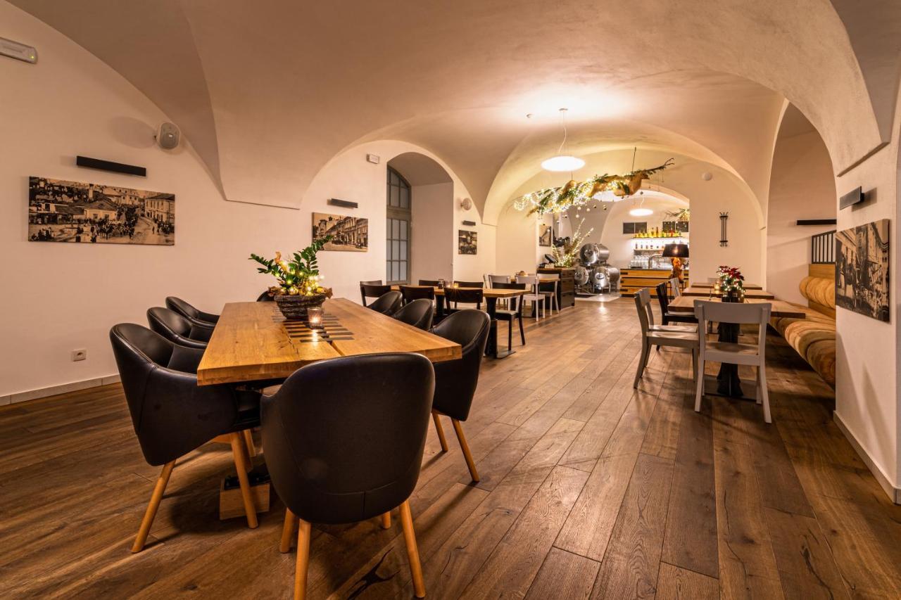 Hotel Pansky Pivovar Holešov Buitenkant foto